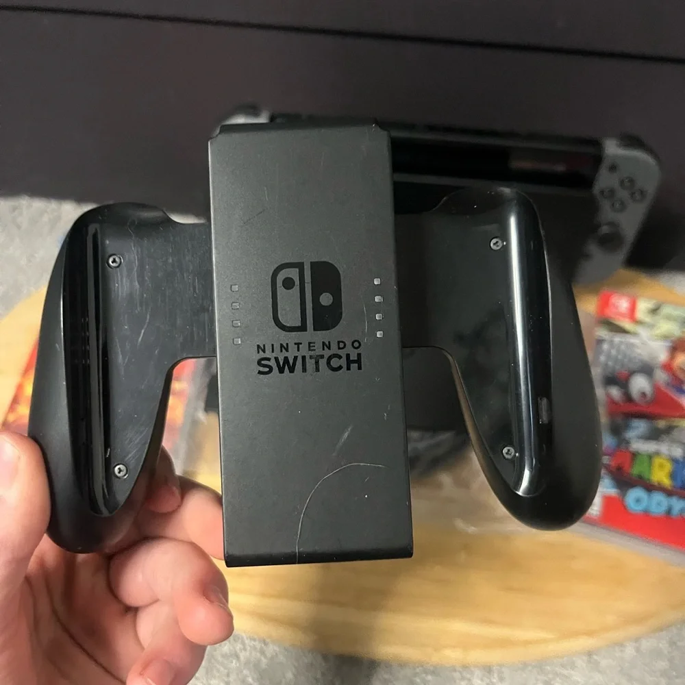 WORKING Nintendo Switch Console Bundle in Gray with DOOM & Super Mario Odyssey